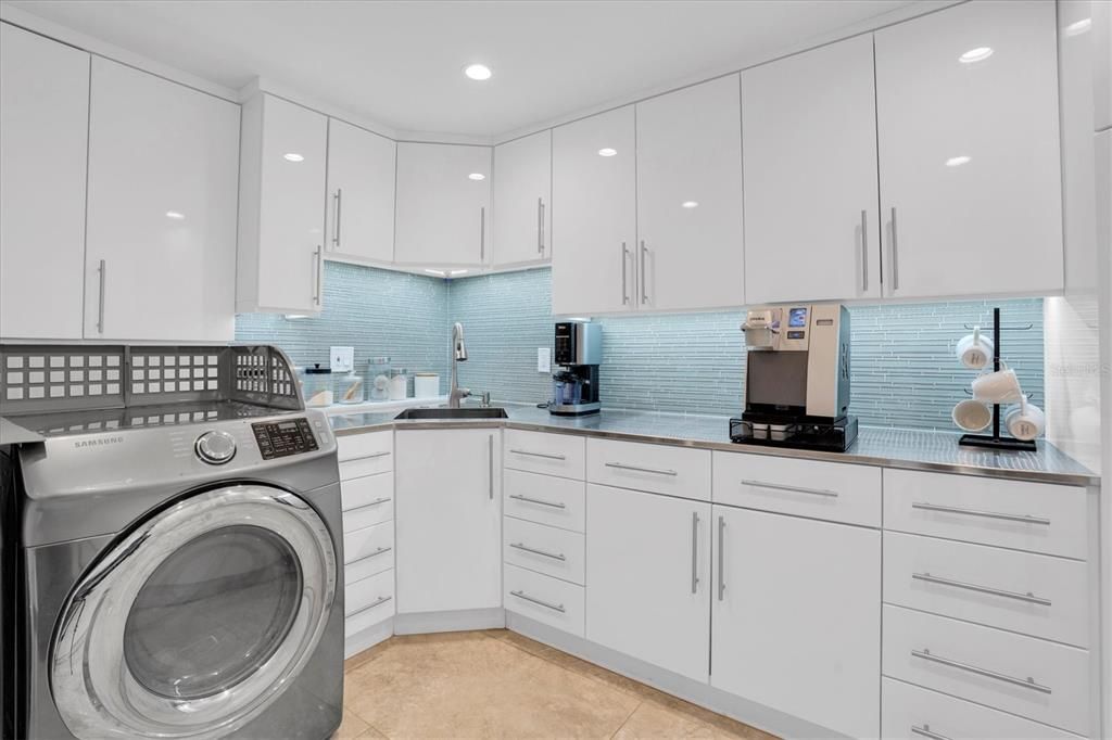 合同活跃: $2,995,000 (4 贝兹, 4 浴室, 3489 平方英尺)