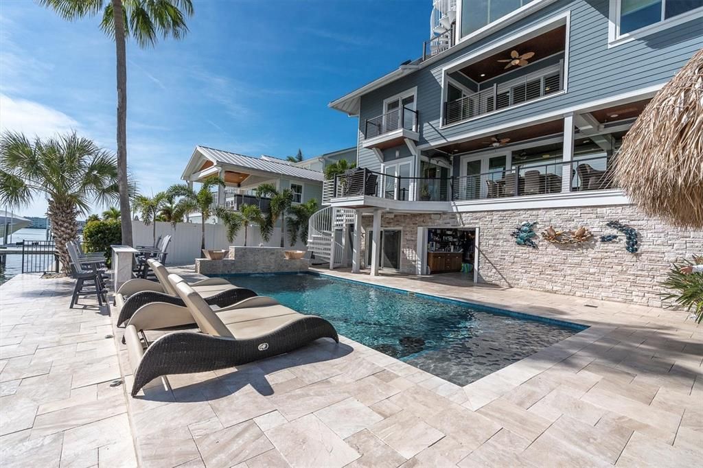 合同活跃: $2,995,000 (4 贝兹, 4 浴室, 3489 平方英尺)