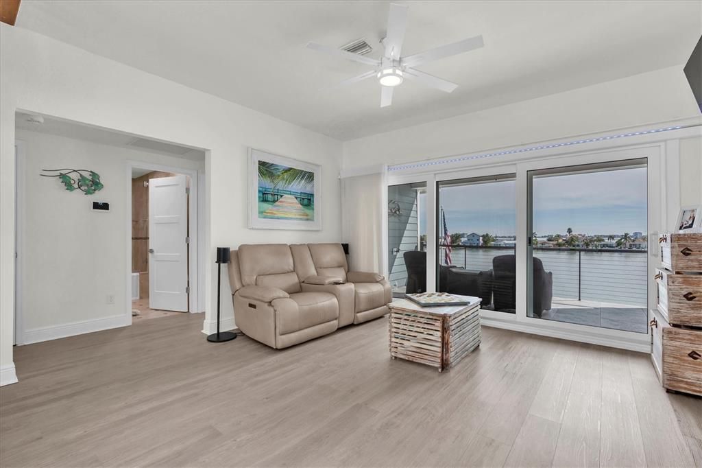 合同活跃: $2,995,000 (4 贝兹, 4 浴室, 3489 平方英尺)