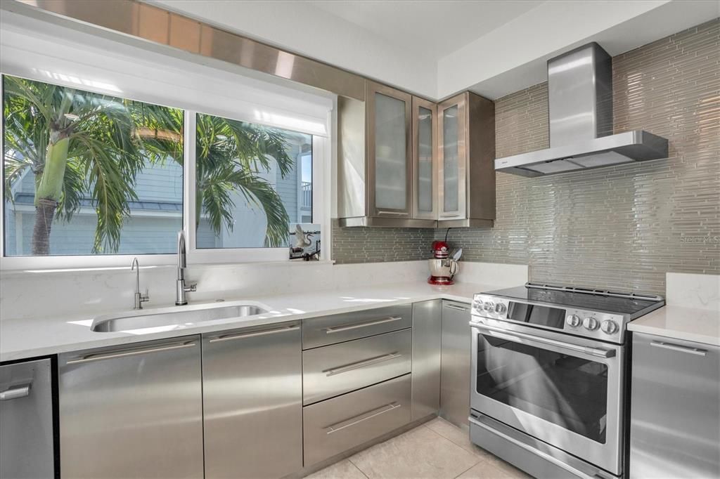 合同活跃: $2,995,000 (4 贝兹, 4 浴室, 3489 平方英尺)