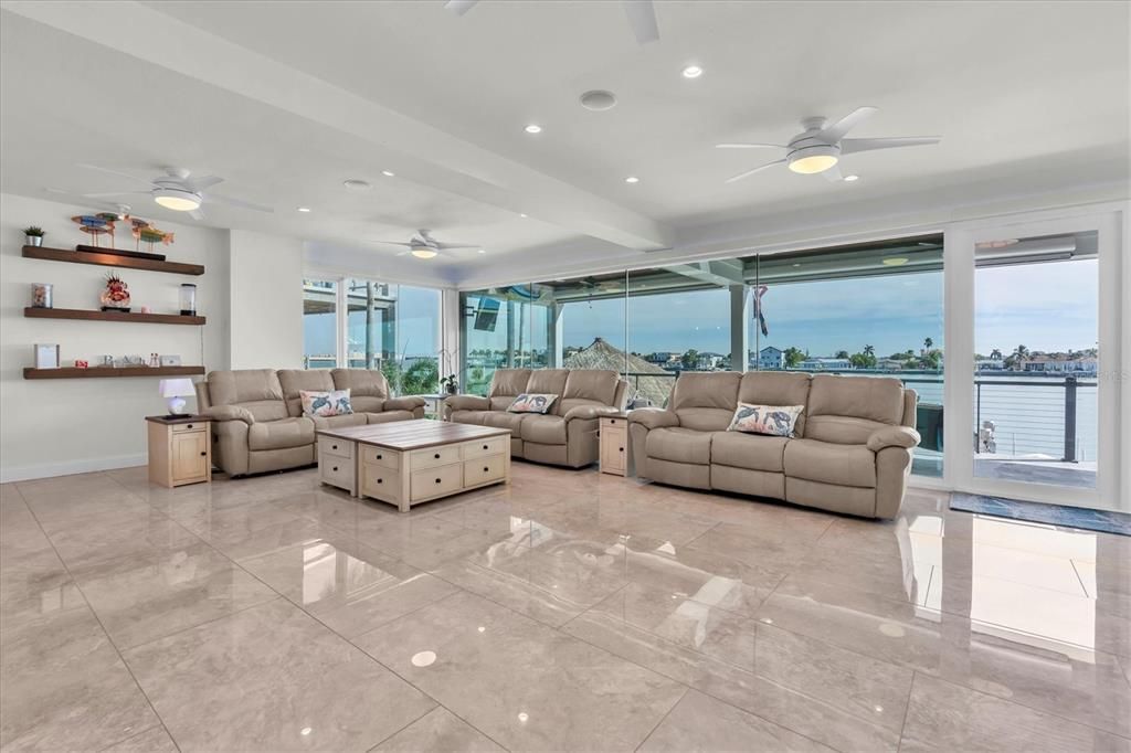 合同活跃: $2,995,000 (4 贝兹, 4 浴室, 3489 平方英尺)