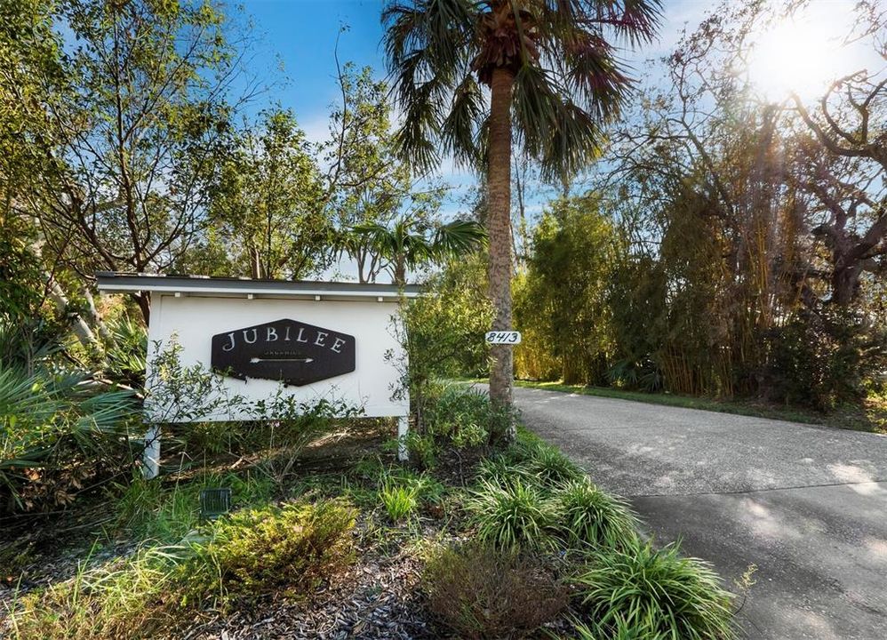 For Sale: $13,995,000 (8 beds, 9 baths, 8402 Square Feet)