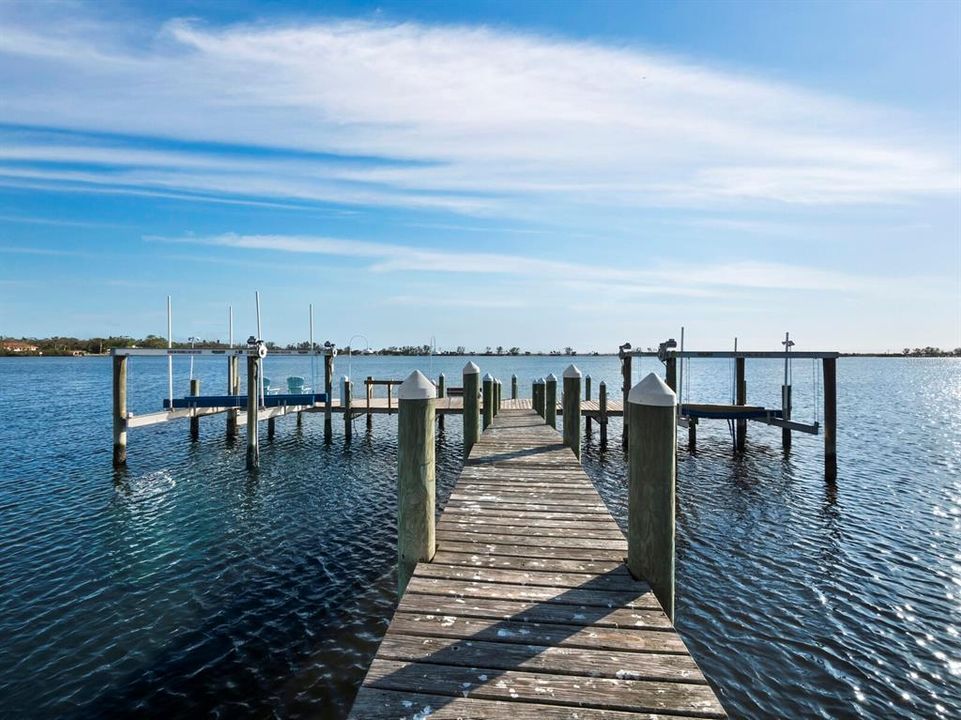 For Sale: $13,995,000 (8 beds, 9 baths, 8402 Square Feet)