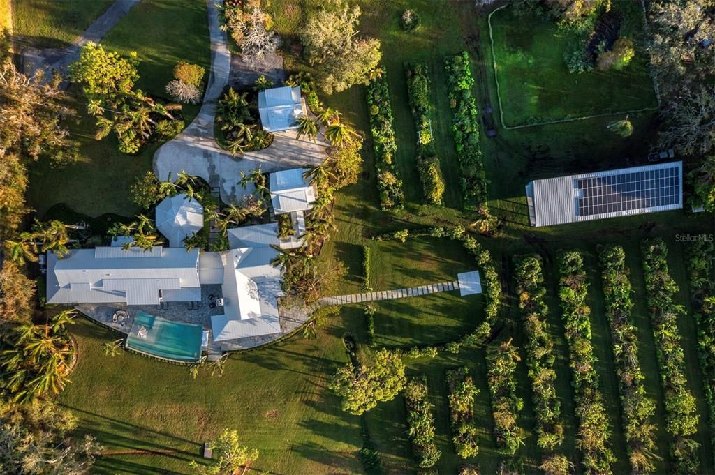 For Sale: $13,995,000 (8 beds, 9 baths, 8402 Square Feet)