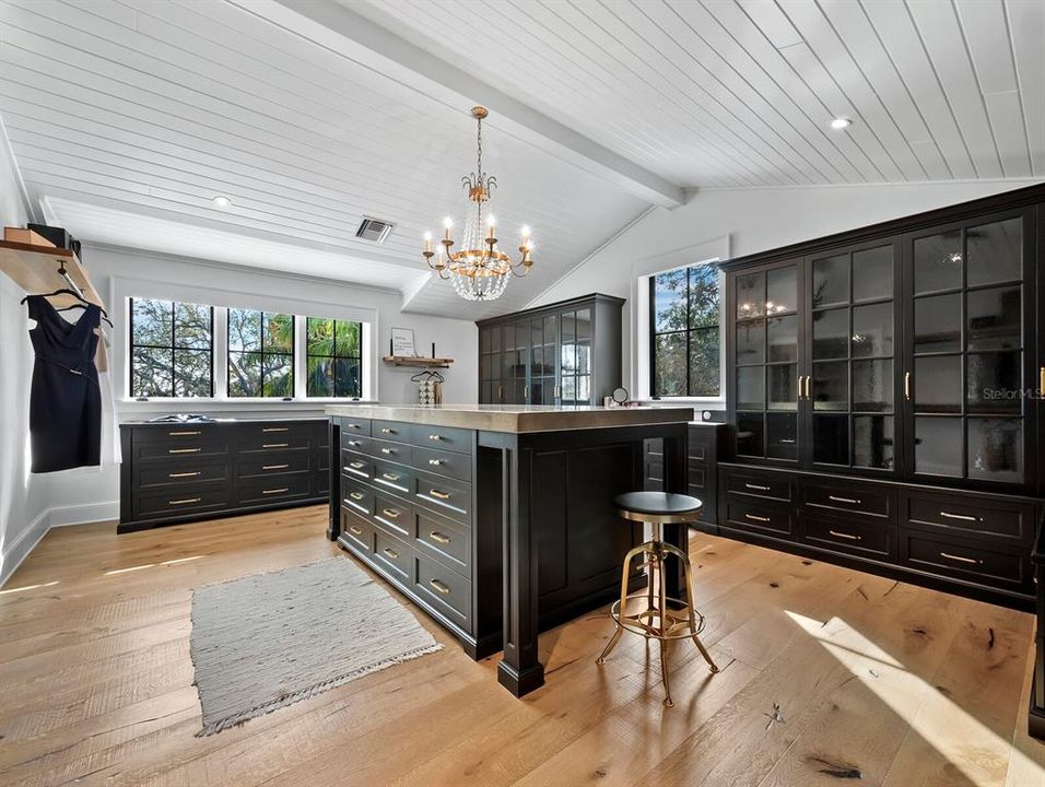 For Sale: $13,995,000 (8 beds, 9 baths, 8402 Square Feet)