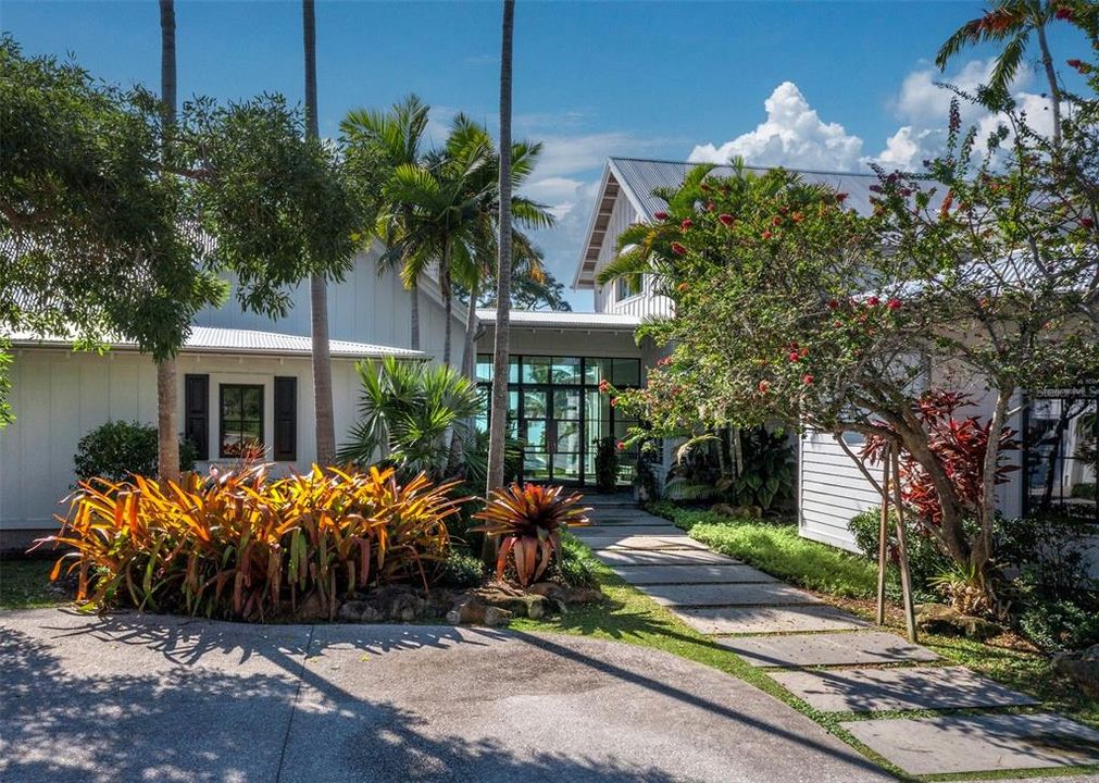 For Sale: $13,995,000 (8 beds, 9 baths, 8402 Square Feet)