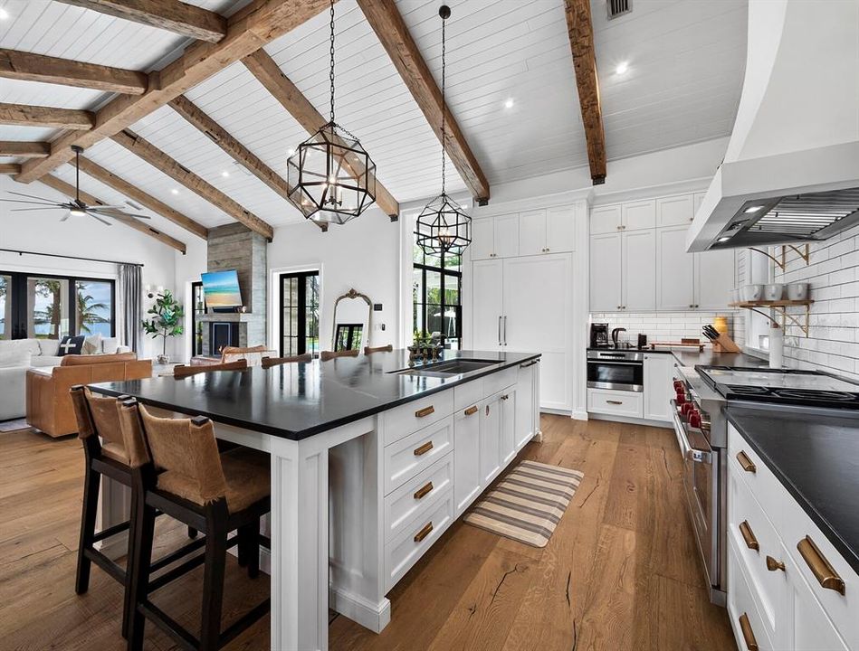 For Sale: $13,995,000 (8 beds, 9 baths, 8402 Square Feet)