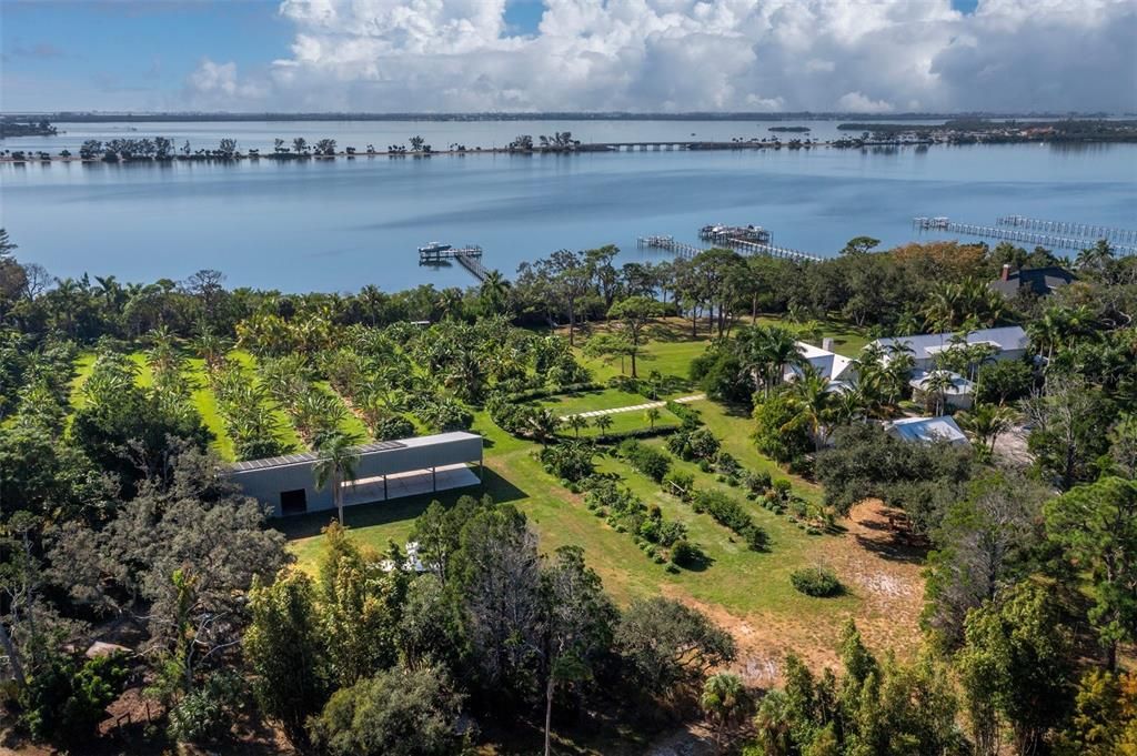 For Sale: $13,995,000 (8 beds, 9 baths, 8402 Square Feet)