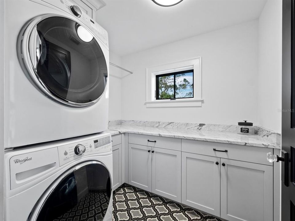 For Sale: $13,995,000 (8 beds, 9 baths, 8402 Square Feet)