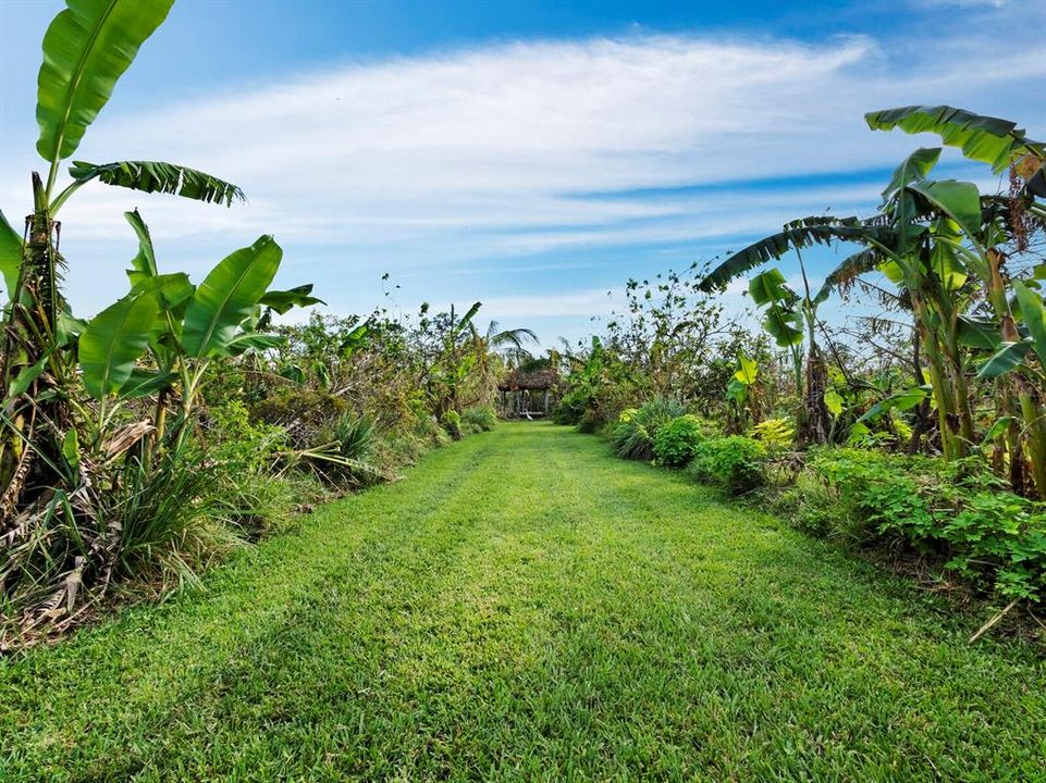 For Sale: $13,995,000 (8 beds, 9 baths, 8402 Square Feet)