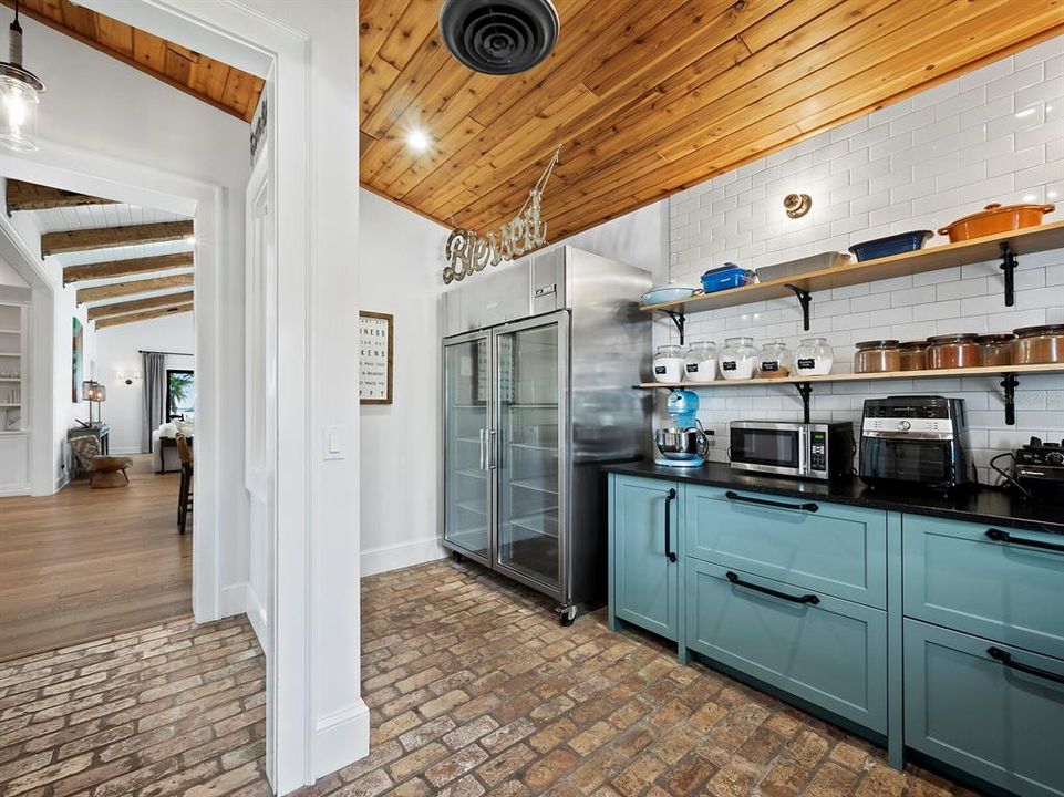 For Sale: $13,995,000 (8 beds, 9 baths, 8402 Square Feet)