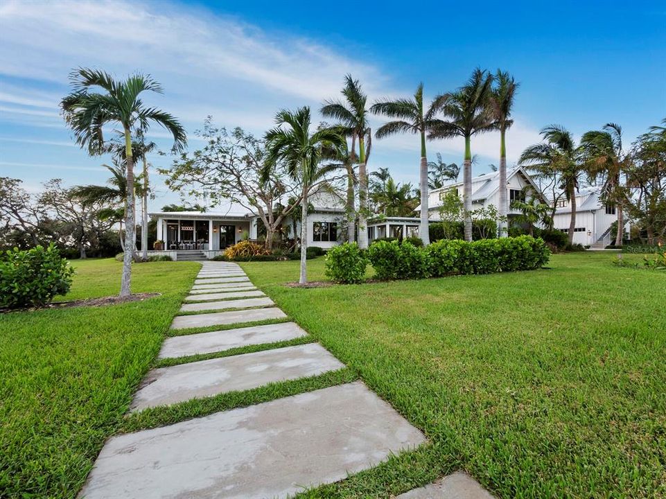 For Sale: $13,995,000 (8 beds, 9 baths, 8402 Square Feet)