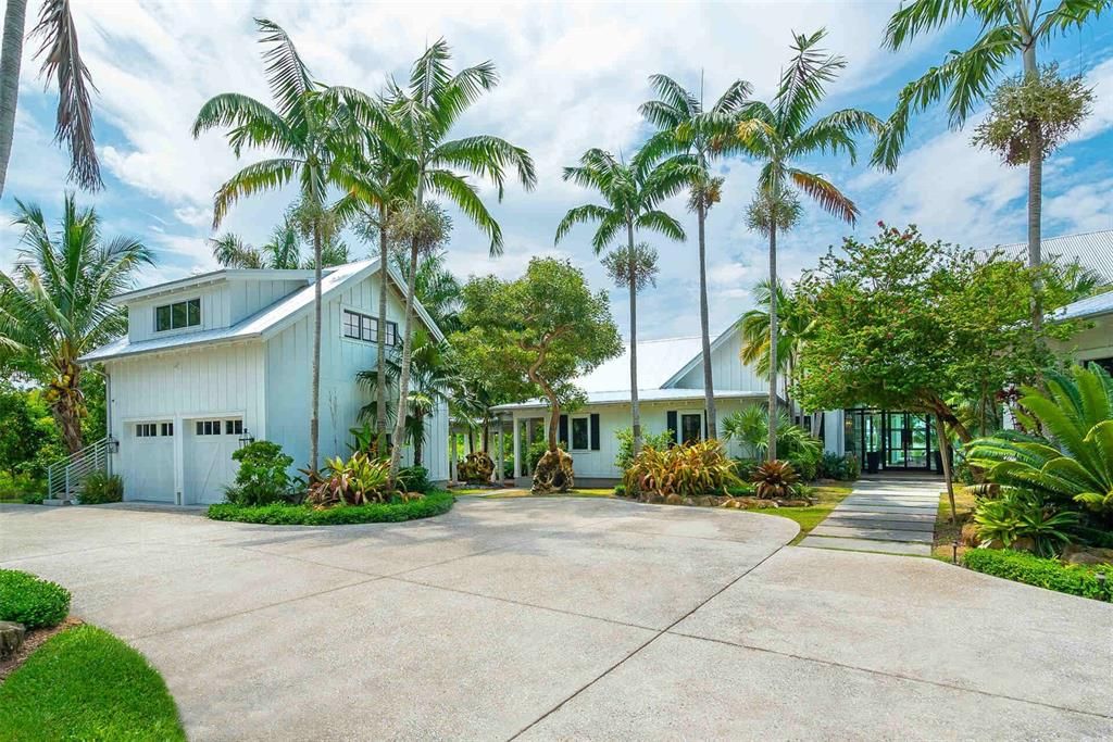 For Sale: $13,995,000 (8 beds, 9 baths, 8402 Square Feet)