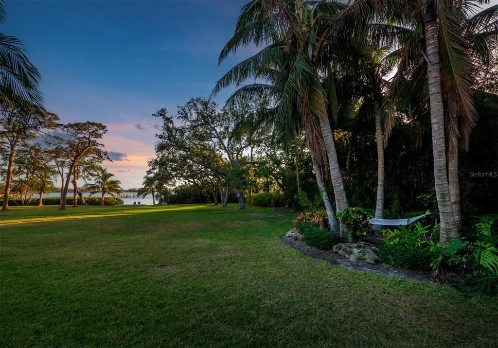 For Sale: $13,995,000 (8 beds, 9 baths, 8402 Square Feet)