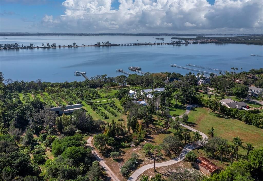 For Sale: $13,995,000 (8 beds, 9 baths, 8402 Square Feet)