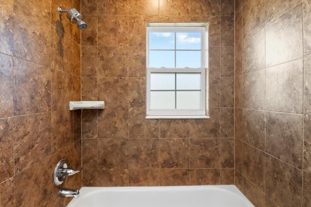 待售: $314,900 (4 贝兹, 2 浴室, 1492 平方英尺)