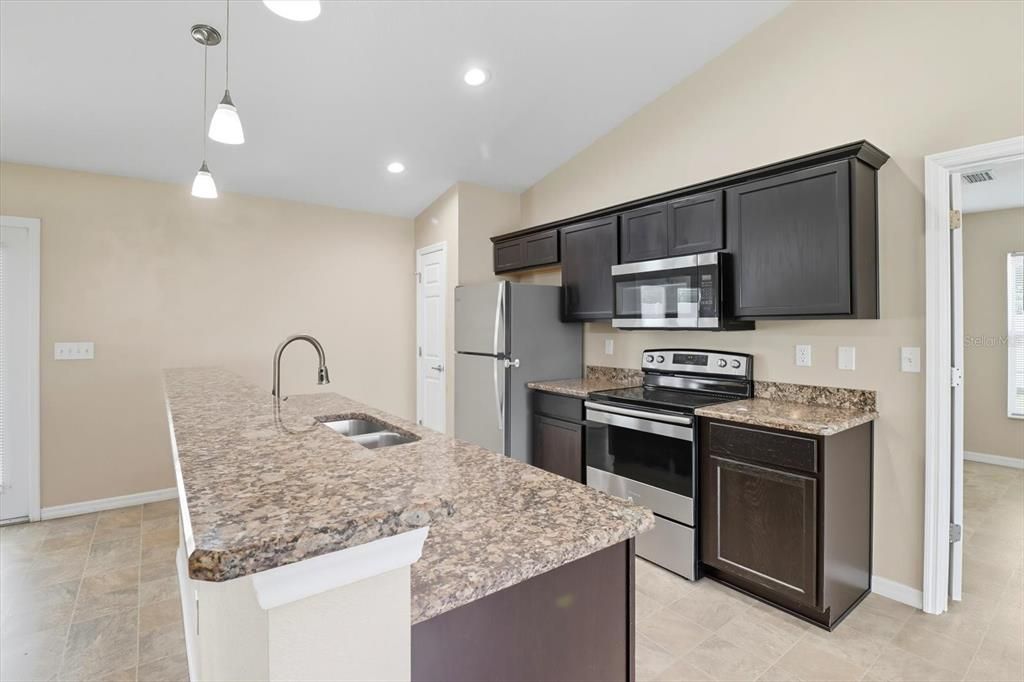 待售: $314,900 (4 贝兹, 2 浴室, 1492 平方英尺)