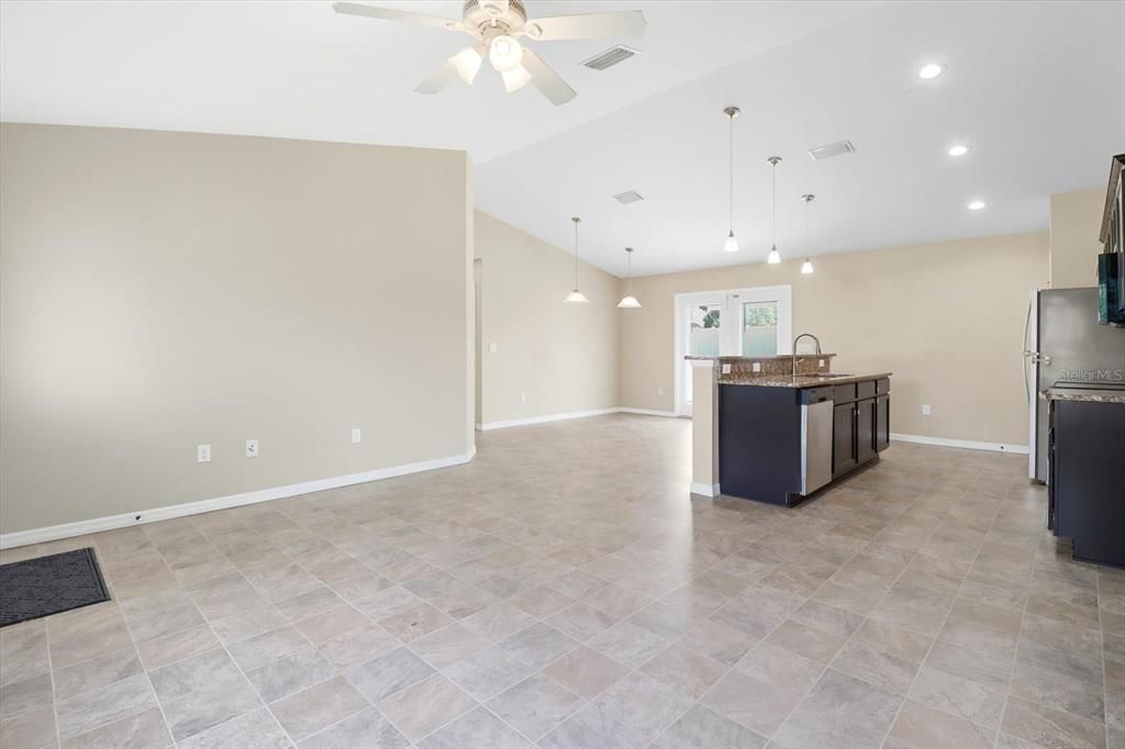 待售: $314,900 (4 贝兹, 2 浴室, 1492 平方英尺)