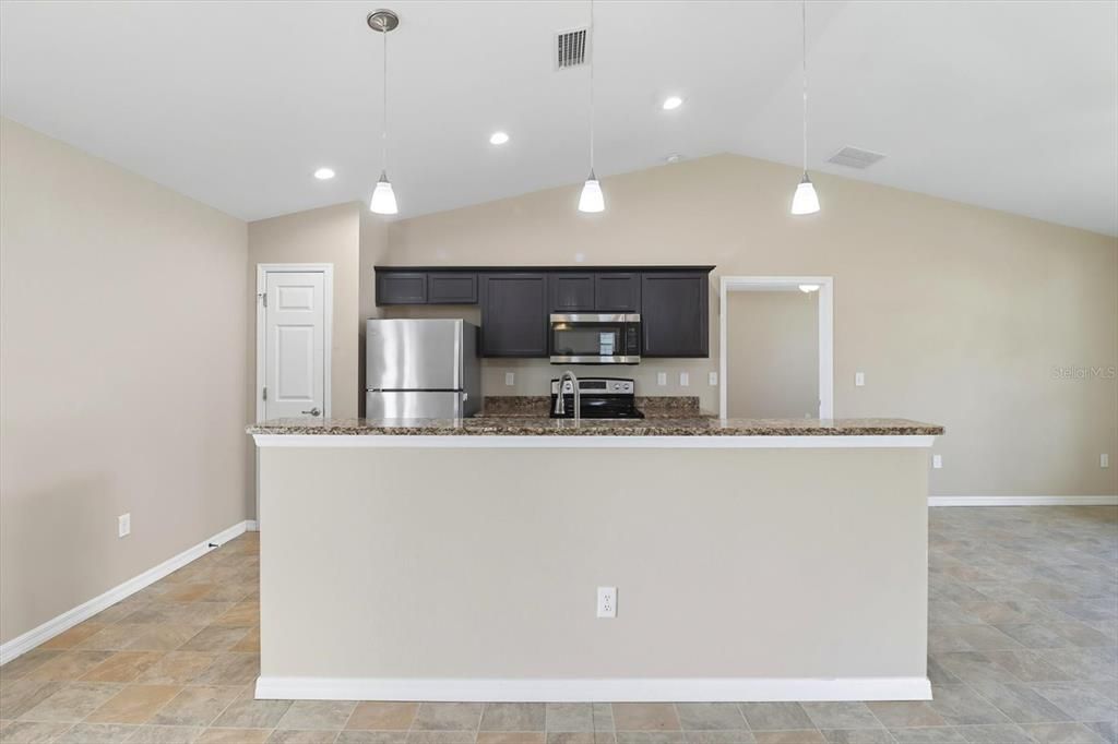 待售: $314,900 (4 贝兹, 2 浴室, 1492 平方英尺)