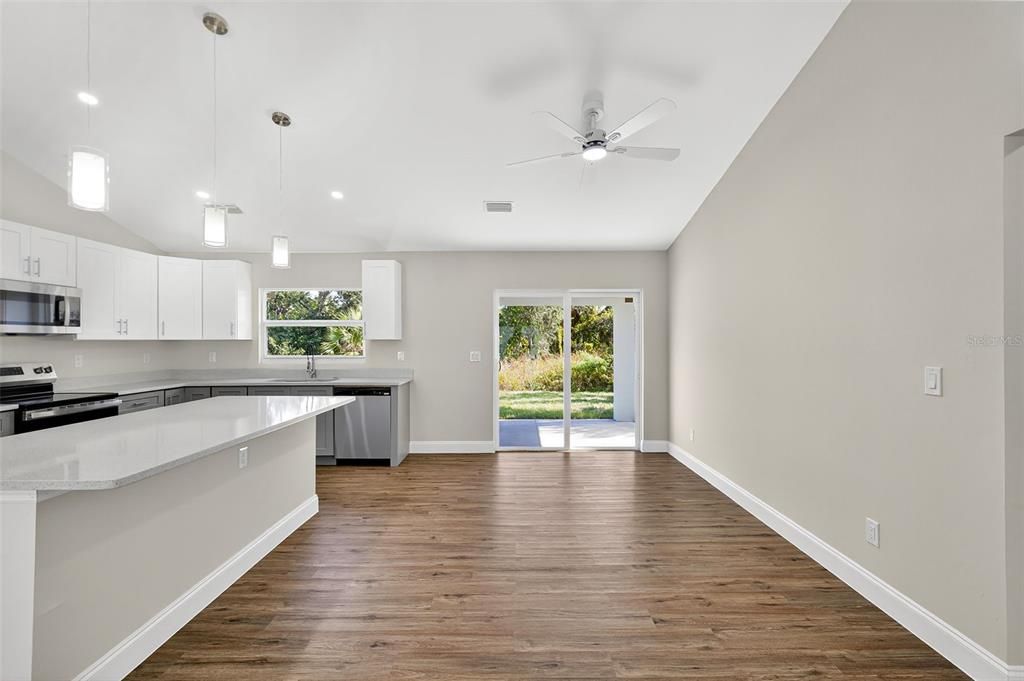 出租: $2,200 (3 贝兹, 2 浴室, 1534 平方英尺)