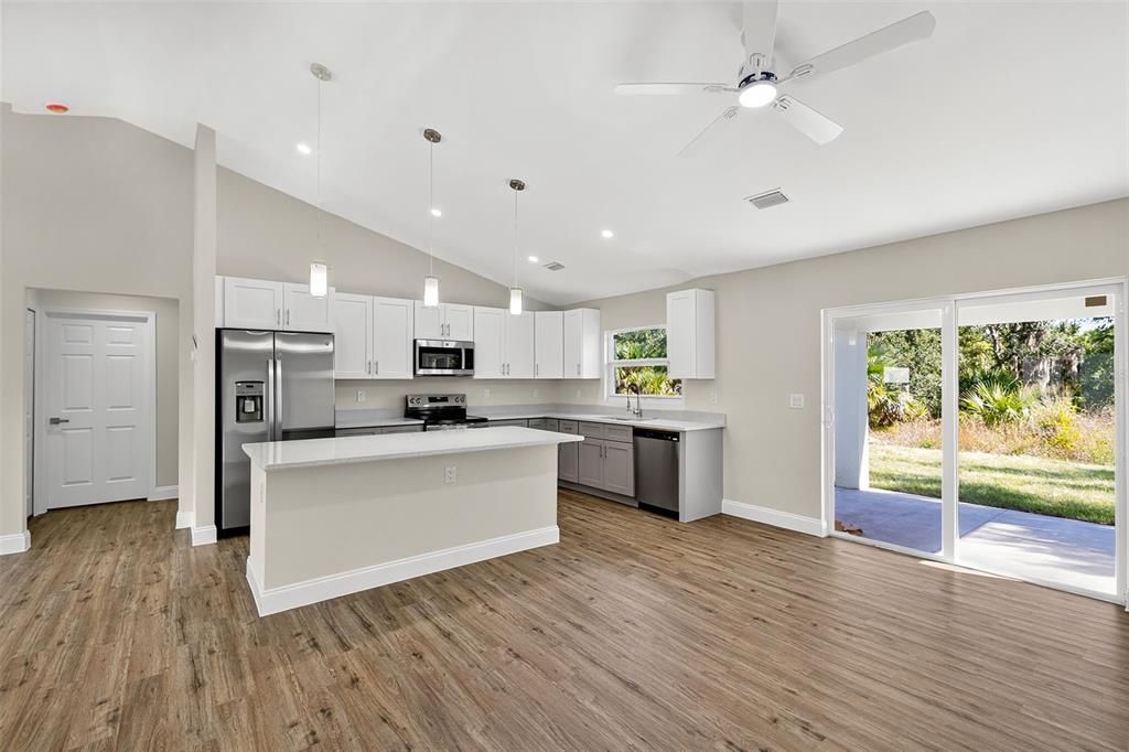 出租: $2,200 (3 贝兹, 2 浴室, 1534 平方英尺)