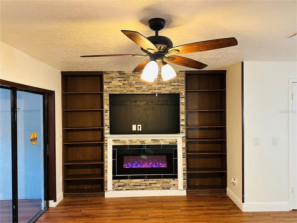 待售: $210,000 (2 贝兹, 2 浴室, 1037 平方英尺)