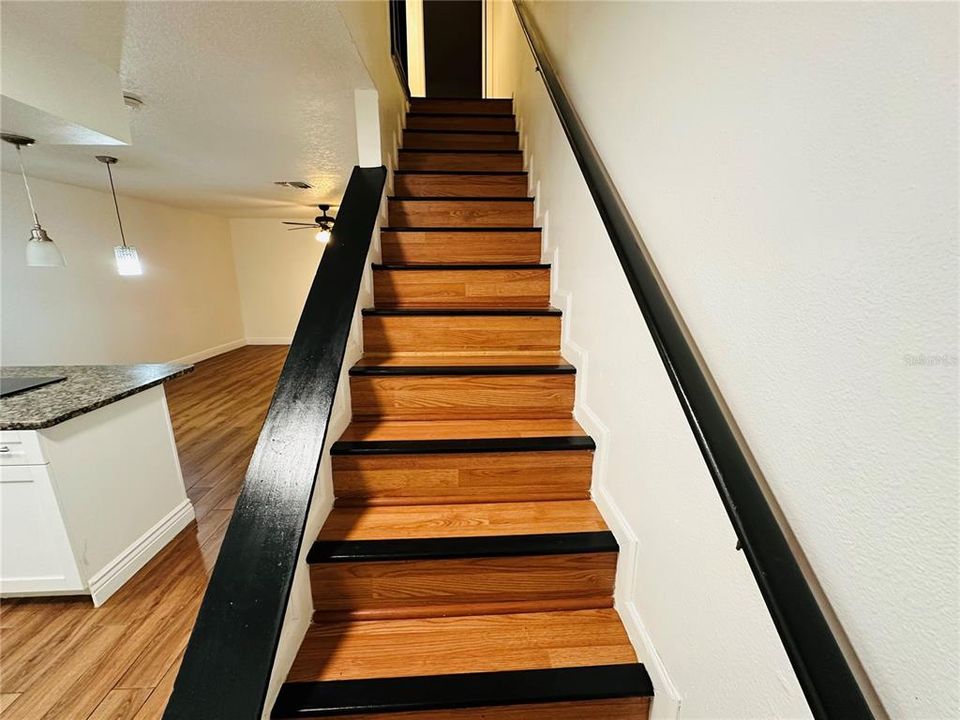 待售: $210,000 (2 贝兹, 2 浴室, 1037 平方英尺)