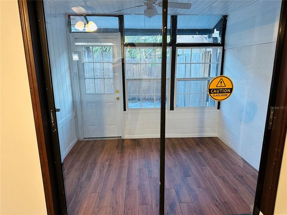 待售: $210,000 (2 贝兹, 2 浴室, 1037 平方英尺)