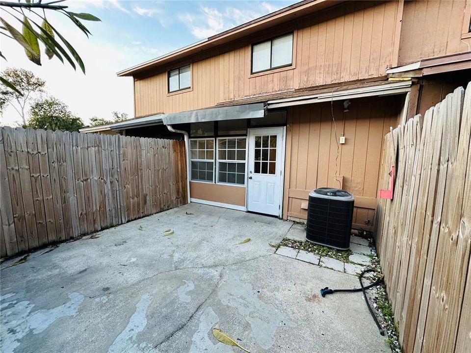 待售: $210,000 (2 贝兹, 2 浴室, 1037 平方英尺)