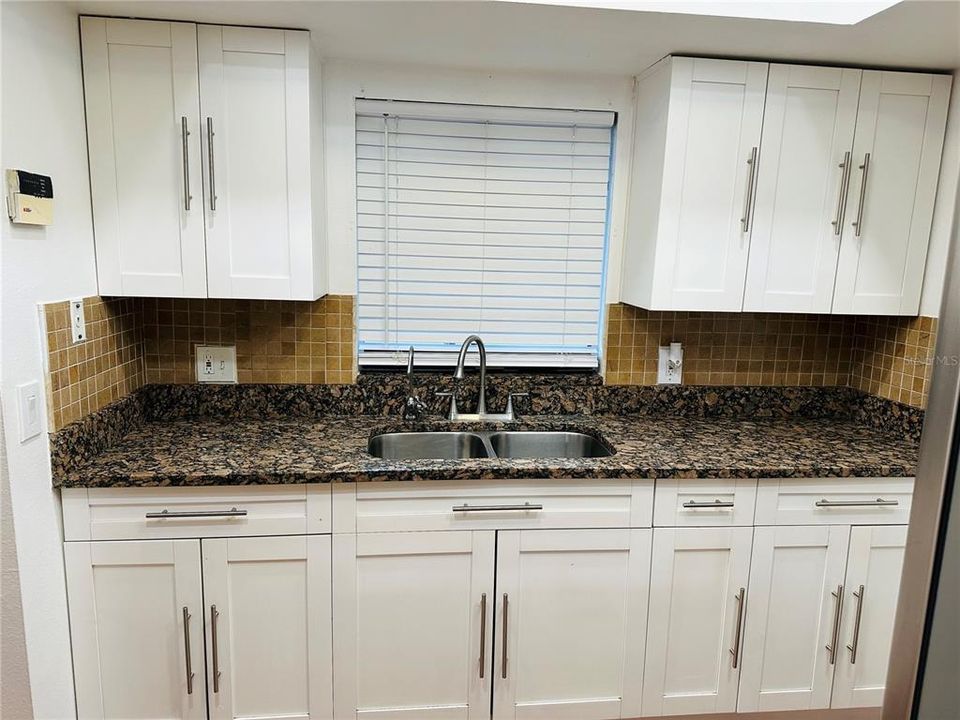 待售: $210,000 (2 贝兹, 2 浴室, 1037 平方英尺)