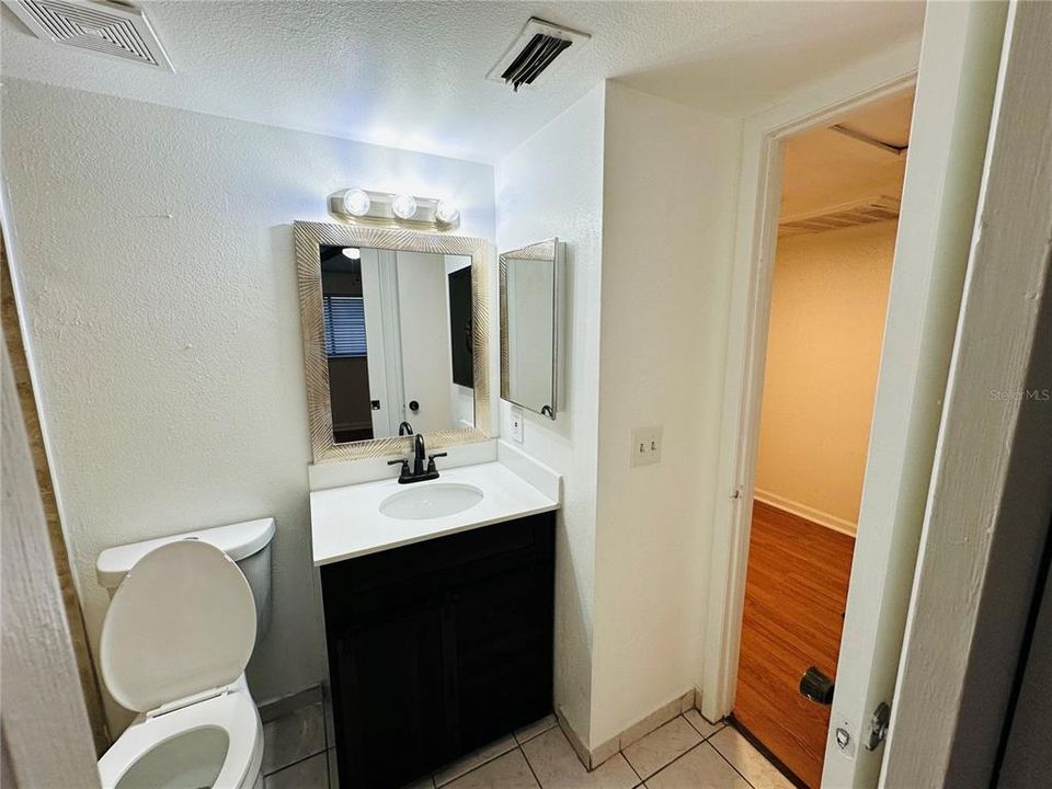 待售: $210,000 (2 贝兹, 2 浴室, 1037 平方英尺)