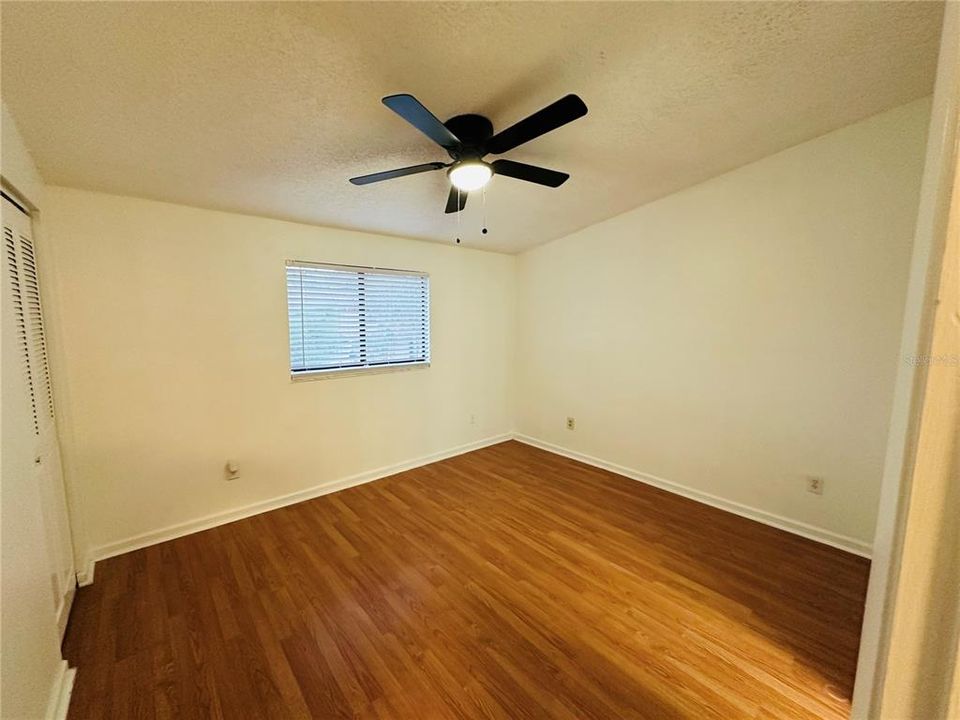 待售: $210,000 (2 贝兹, 2 浴室, 1037 平方英尺)