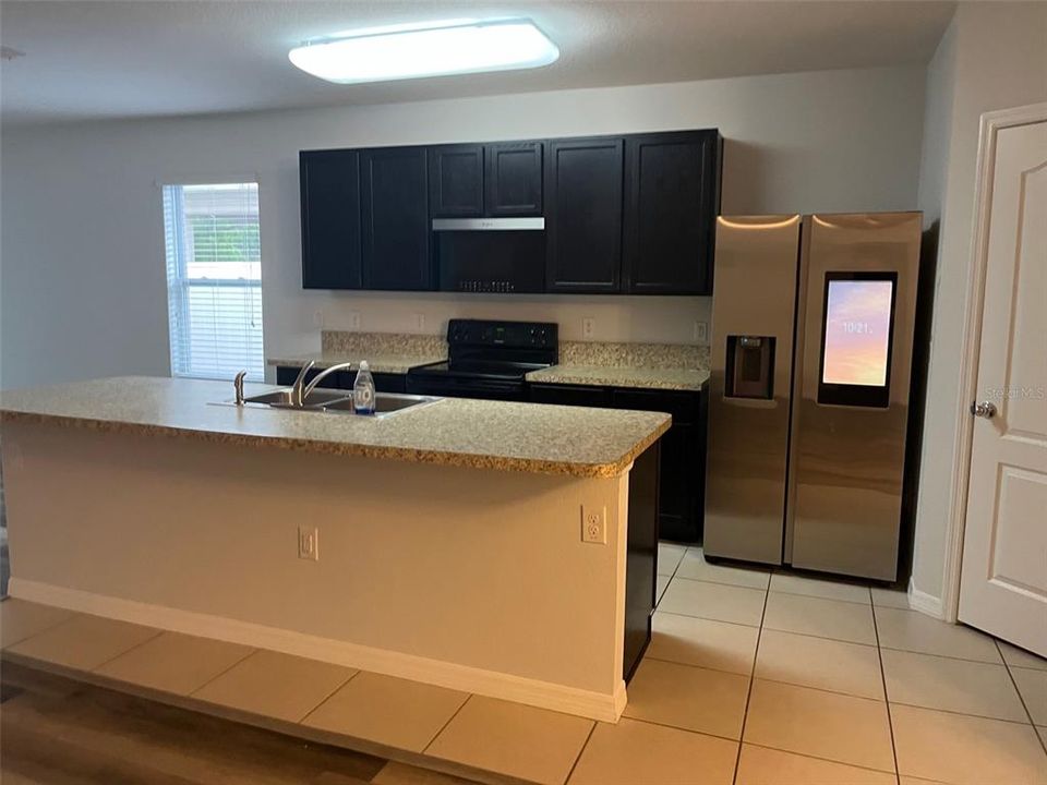 For Rent: $2,200 (4 beds, 2 baths, 1816 Square Feet)