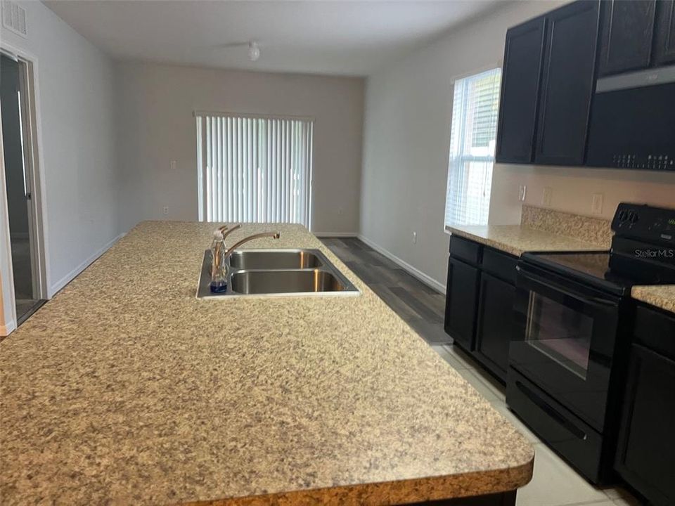 For Rent: $2,200 (4 beds, 2 baths, 1816 Square Feet)