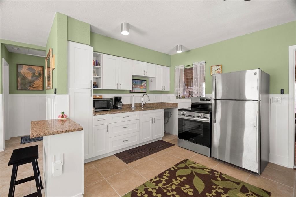 待售: $750,000 (2 贝兹, 1 浴室, 917 平方英尺)