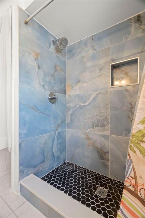 待售: $750,000 (2 贝兹, 1 浴室, 917 平方英尺)