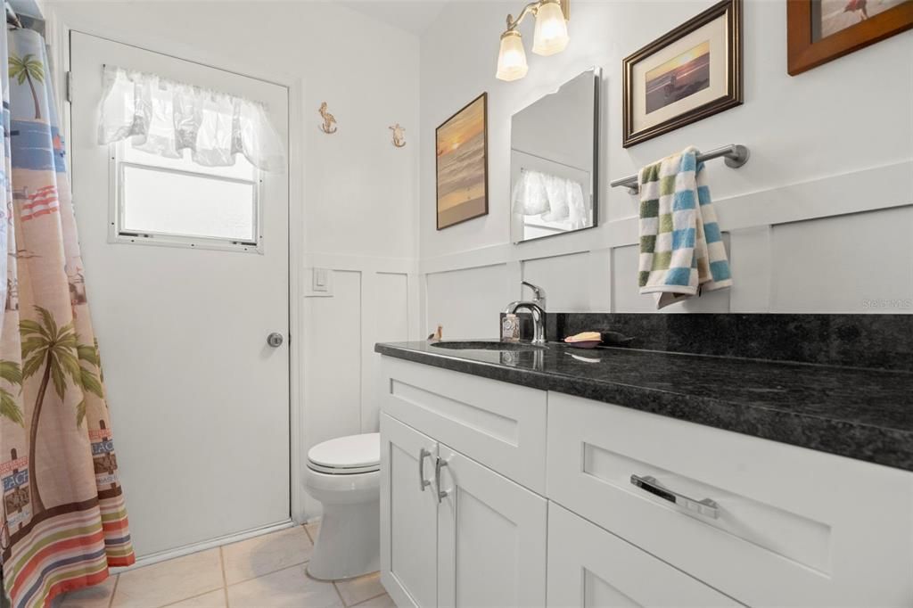 待售: $750,000 (2 贝兹, 1 浴室, 917 平方英尺)