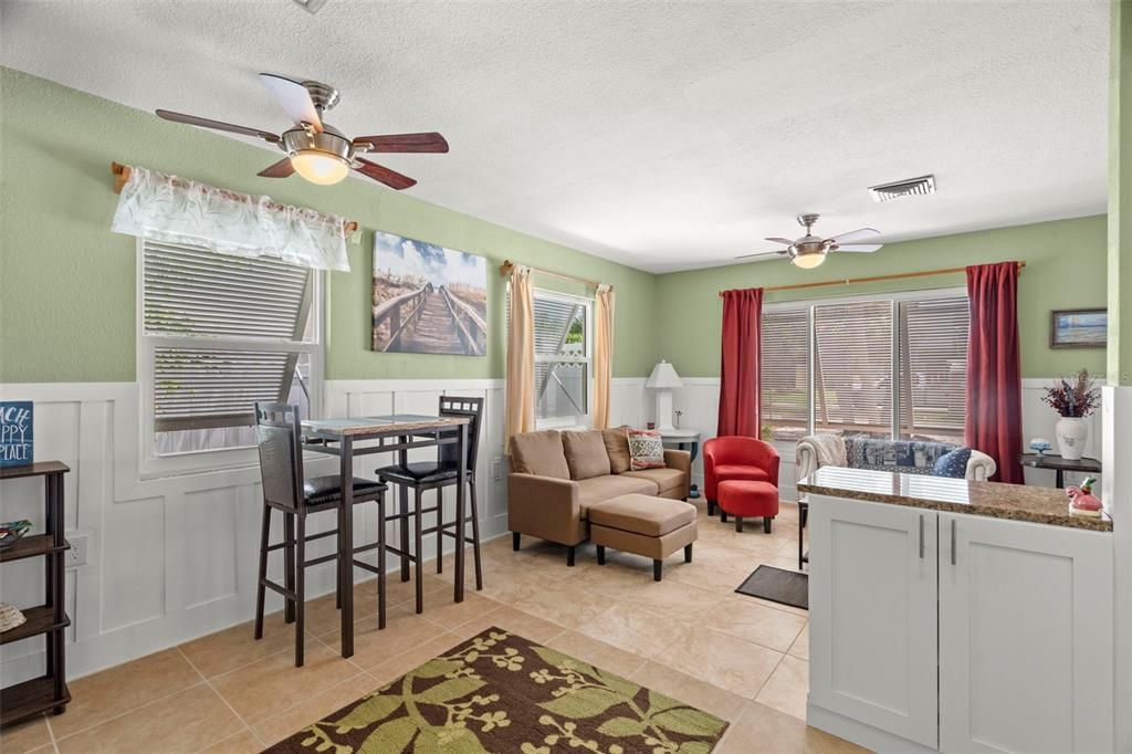 待售: $750,000 (2 贝兹, 1 浴室, 917 平方英尺)