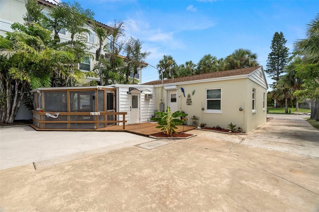 待售: $750,000 (2 贝兹, 1 浴室, 917 平方英尺)