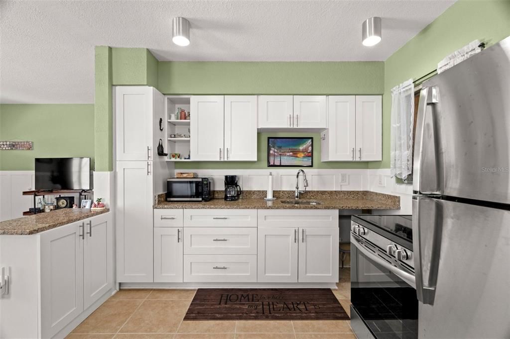 待售: $750,000 (2 贝兹, 1 浴室, 917 平方英尺)