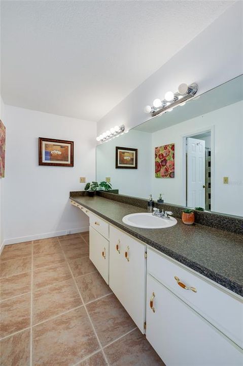 В аренду: $1,800 (3 спален, 1 ванн, 1686 Квадратных фут)