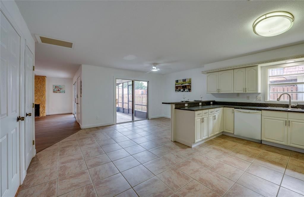 В аренду: $1,800 (3 спален, 1 ванн, 1686 Квадратных фут)