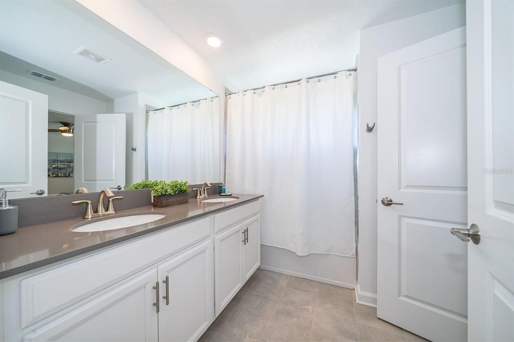 For Rent: $2,800 (4 beds, 3 baths, 1914 Square Feet)