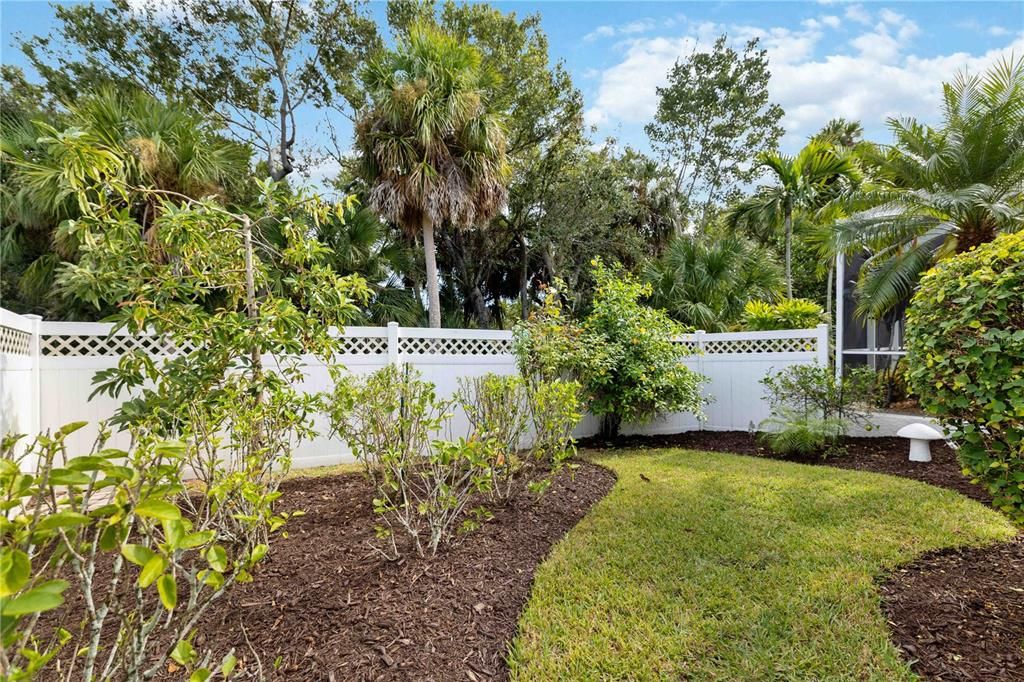 Под контрактом: $699,900 (3 спален, 2 ванн, 2530 Квадратных фут)