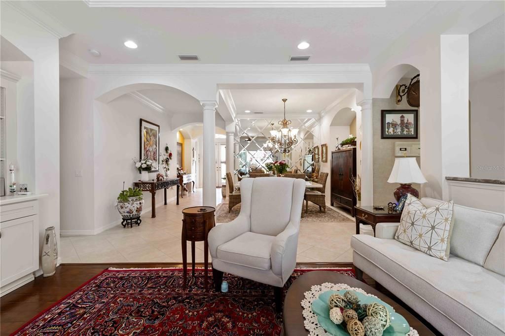 Под контрактом: $699,900 (3 спален, 2 ванн, 2530 Квадратных фут)