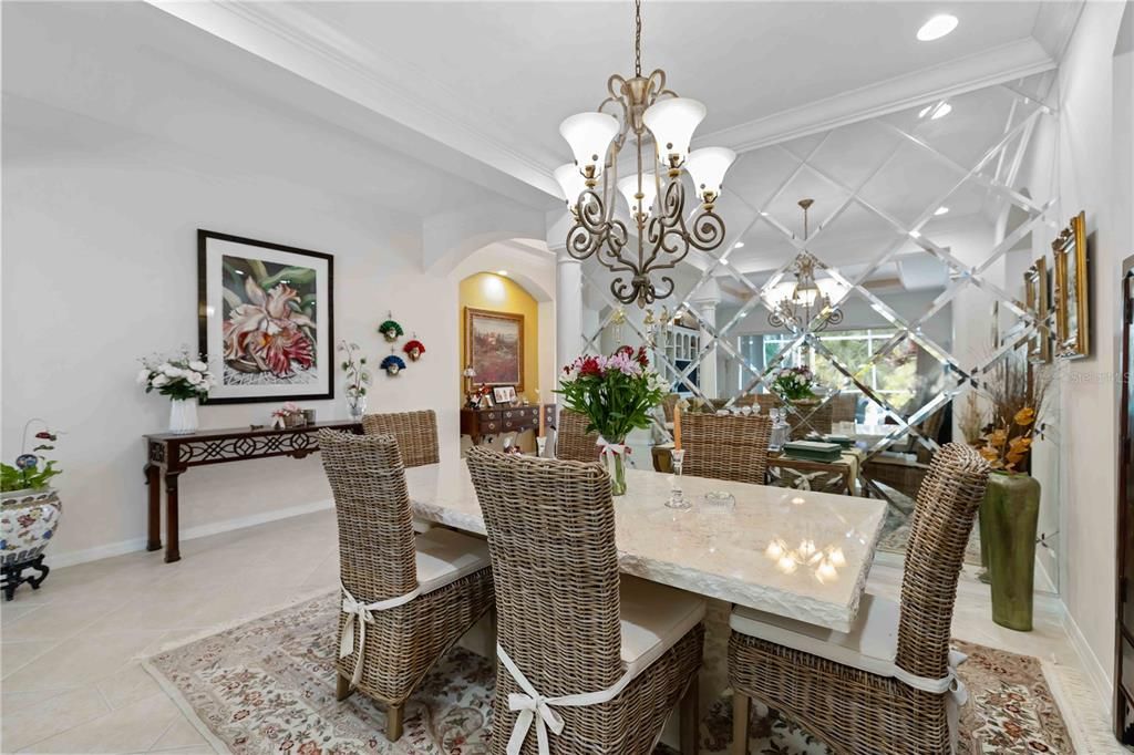 Под контрактом: $699,900 (3 спален, 2 ванн, 2530 Квадратных фут)