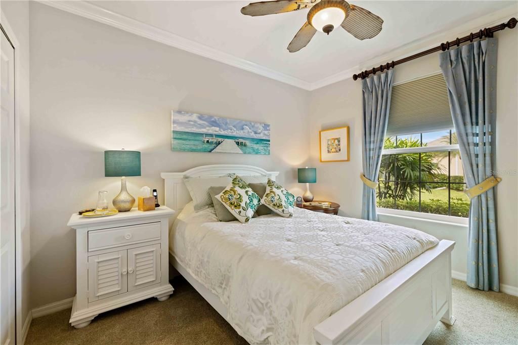 Под контрактом: $699,900 (3 спален, 2 ванн, 2530 Квадратных фут)