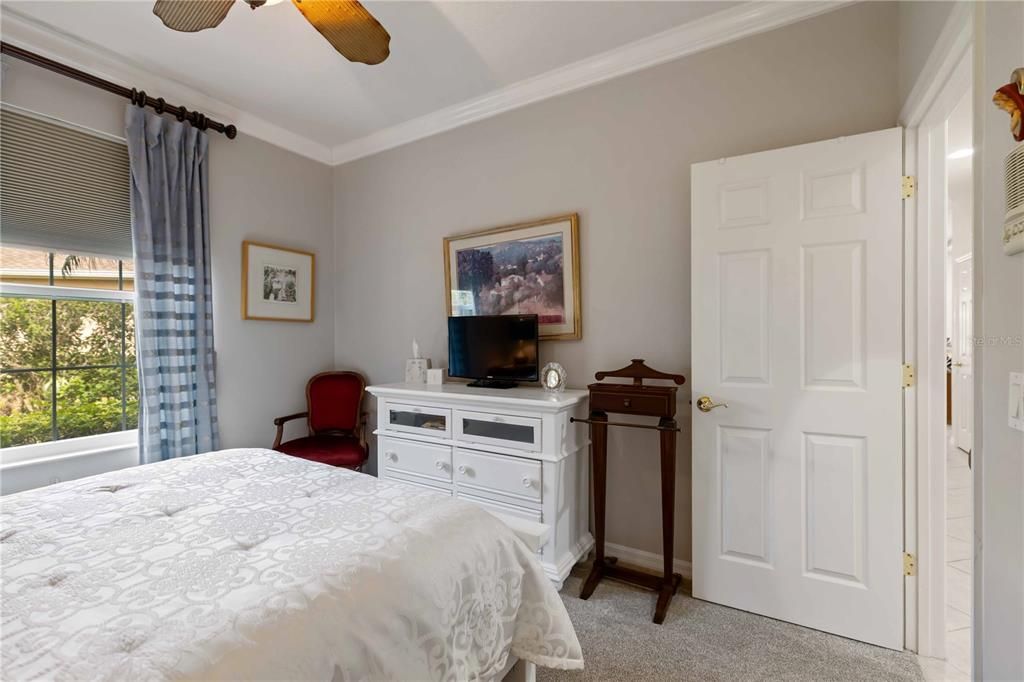 Под контрактом: $699,900 (3 спален, 2 ванн, 2530 Квадратных фут)