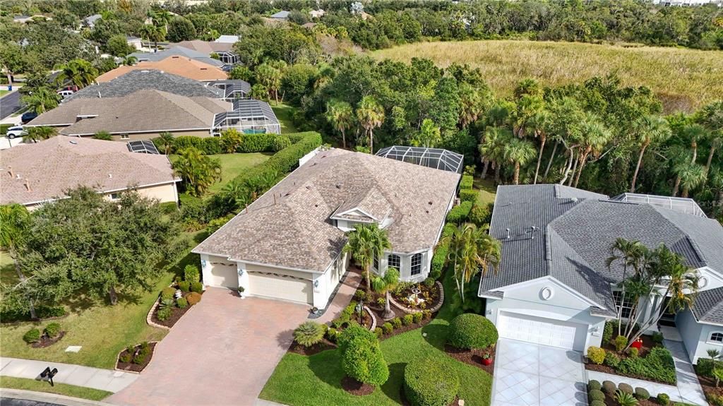 Под контрактом: $699,900 (3 спален, 2 ванн, 2530 Квадратных фут)