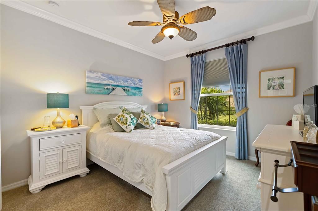 Под контрактом: $699,900 (3 спален, 2 ванн, 2530 Квадратных фут)